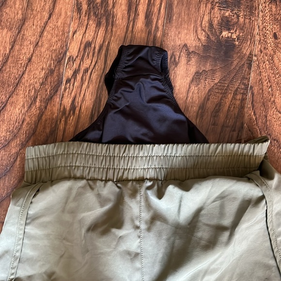 Adrienne Vittadini Sport green shorts, size medium - Picture 4 of 4